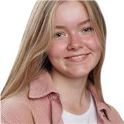 Englisch-Tutorin, die Kinder aller Altersgruppen unterrichtet